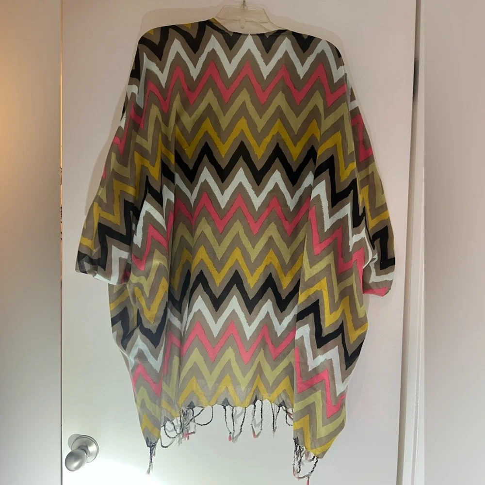 🍧 BCBGeneration 🍧Chevron Patterned Kimono with Fringe - Picture 7 of 9